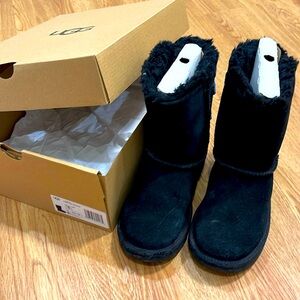 UGG Girl Boots Big Kid 1